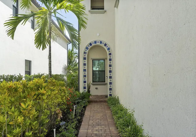 5th image of 11824 Sw 13Th Ct, Pembroke Pines, FL 33025 | MLS# B26057544