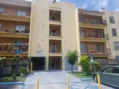 Listing Photo 1 - Condo for sale in 5625 W 20Th Ave located at 5625 W 20Th Ave, Hialeah, FL 33012 - Unit #113