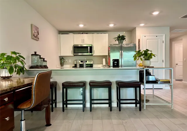 4th image of 5009 N Rosebud Cir, Labelle, FL 33935 | MLS# A12059932