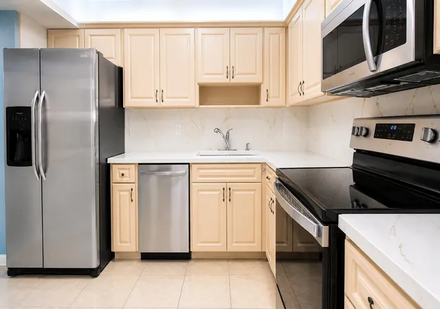 Photo 2 of Condo for sale at 4001 Hillcrest Dr #705, Hollywood, FL 33021 | MLS# B26057766 | Listing updated on 2026-09-23