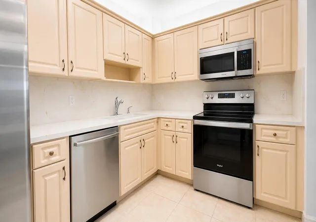 Photo 3 of Condo for sale at 4001 Hillcrest Dr #705, Hollywood, FL 33021 | MLS# B26057766 | Listing updated on 2026-09-23