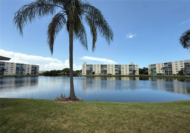 4th image of 141 Se 3Rd Ave #106, Dania, FL 33004 | MLS# A12046473