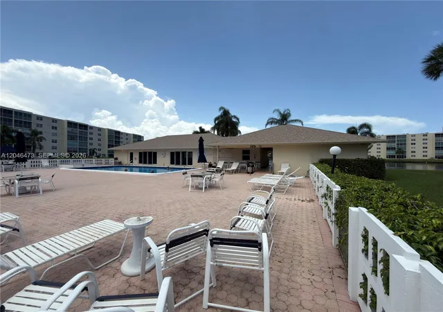 5th image of 141 Se 3Rd Ave #106, Dania, FL 33004 | MLS# A12046473