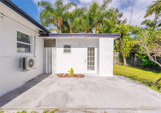 37th image of 731 Ne 16th St, Fort Lauderdale, FL 33304 | MLS# A12061244