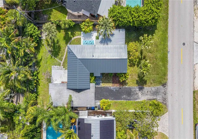4th image of 731 Ne 16Th St, Fort Lauderdale, FL 33304 | MLS# A12061244