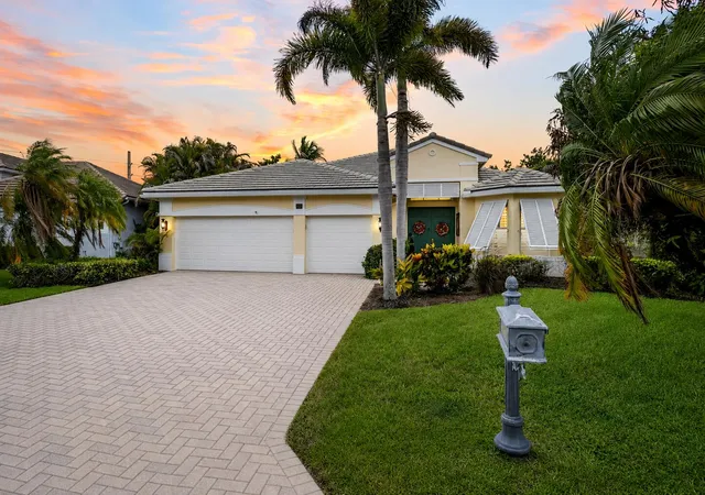 Photo 1 of Single family home for sale at 910 Sw Lost River Shrs Dr, Stuart, FL 34997 | MLS# B26057795 | Listing updated on 2026-10-06