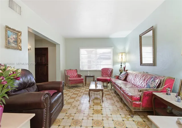 5th image of 921 E 14 St, Hialeah, FL 33010 | MLS# A12059824