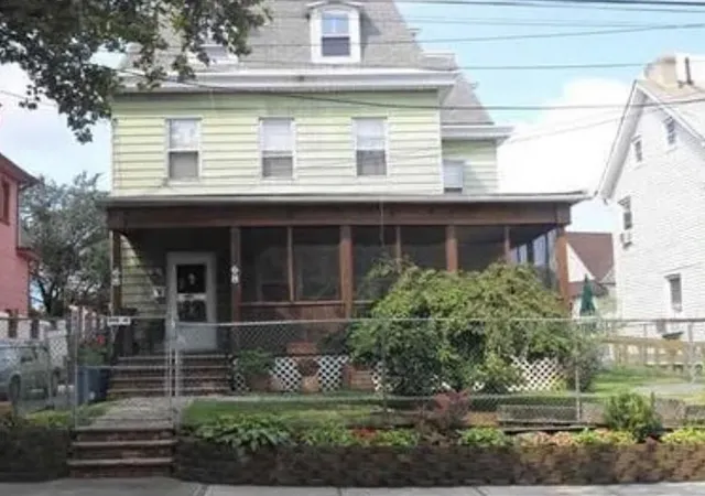 Photo 1 of Single family home for sale at 68 Taylor St, Staten Island, NY 10310 | MLS# B26057844 | Listing updated on 2026-09-23
