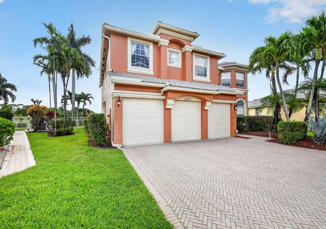 3rd image of 2279 Ridgewood Cir, Royal Palm Beach, FL 33411 | MLS# B26057899
