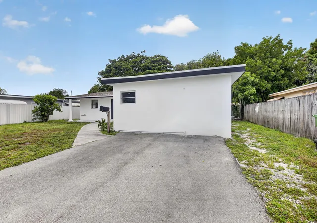 3rd image of 1111 SW 31st Avenue, Fort Lauderdale, FL 33312 | MLS# B26057917