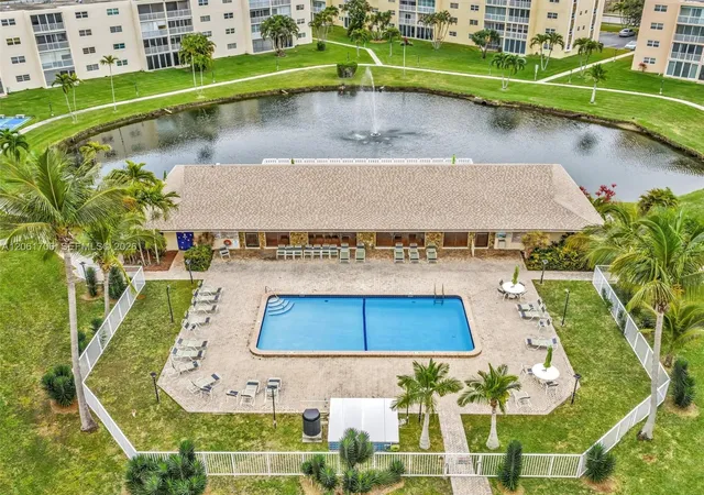 2nd image of 201 Se 11Th Ter, Dania, FL 33004