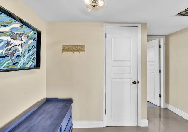 Photo 4 of Condo for sale at 605 Oaks Dr #810, Pompano Beach, FL 33069 | MLS# B26057956 | Listing updated on 2026-10-07