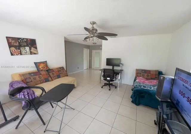 2nd image of 240 Ne 23rd Ct, Pompano Beach, FL 33060 | MLS# A12061311