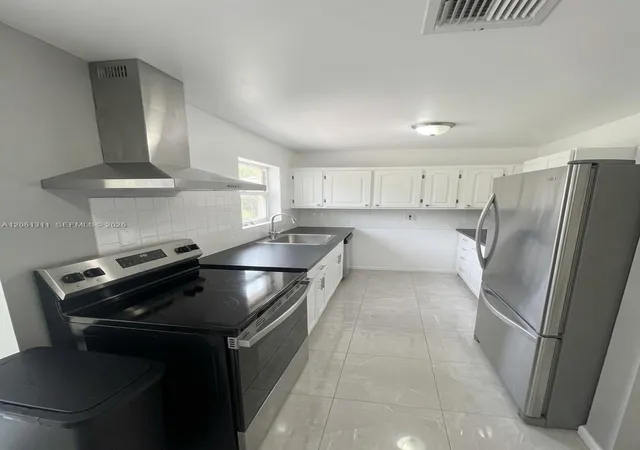 4th image of 240 Ne 23Rd Ct, Pompano Beach, FL 33060 | MLS# A12061311