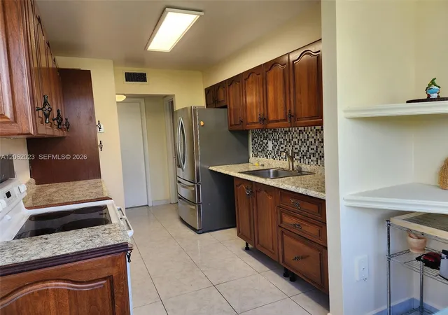 3rd image of 250 180Th Dr #301, Sunny Isles Beach, FL 33160 | MLS# A12062023