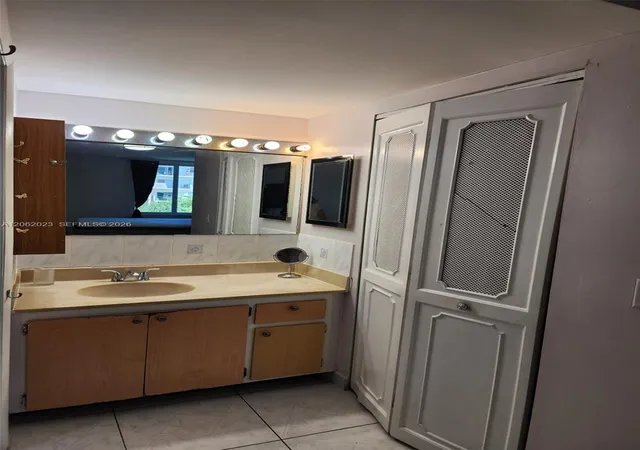 8th image of 250 180th Dr #301, Sunny Isles Beach, FL 33160 | MLS# A12062023