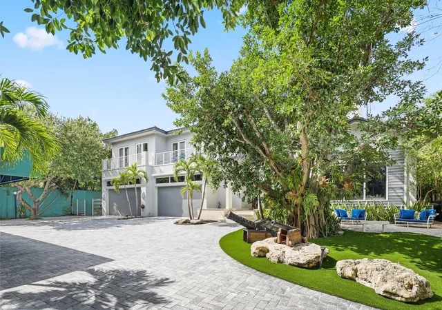 Photo 3 of Mansion for sale at 12 Sylvan Ln, Fort Lauderdale, FL 33316 | MLS# B26057993 | Listing updated on 2026-09-24