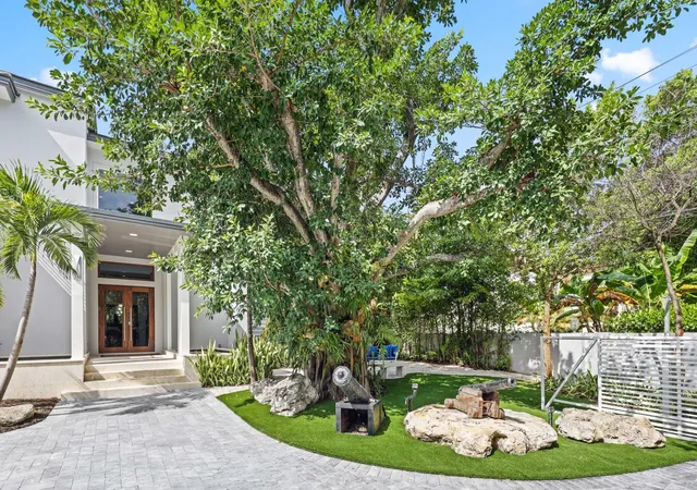 Photo 4 of Single family home for sale at 12 Sylvan Ln, Fort Lauderdale, FL 33316 | MLS# B26057993 | Listing updated on 2026-09-24