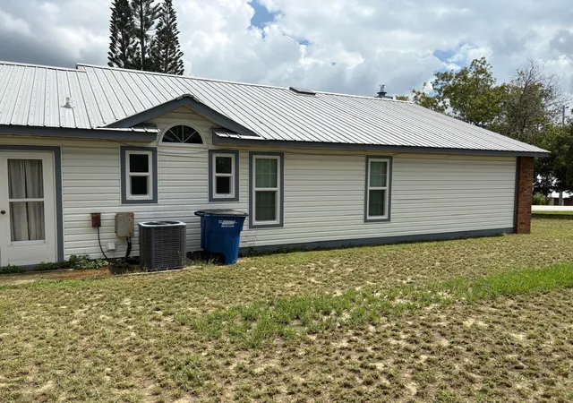 Photo 3 of Single family home for sale at 1823 Roberta Ave, Sebring, FL 33870 | MLS# B26057994 | Listing updated on 2026-09-24