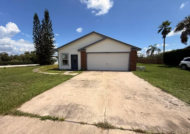 Photo 2 of Single family home for sale at 1823 Roberta Ave, Sebring, FL 33870 | MLS# B26057994 | Listing updated on 2026-09-24