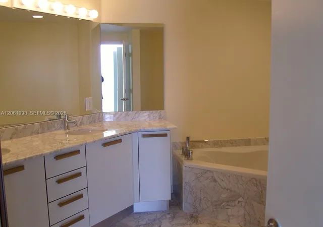 5th image of 3000 Ne 188Th St #603, Miami, FL 33180 | MLS# A12061998
