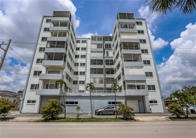 2nd image of 1700 Pierce St, Hollywood, FL 33020