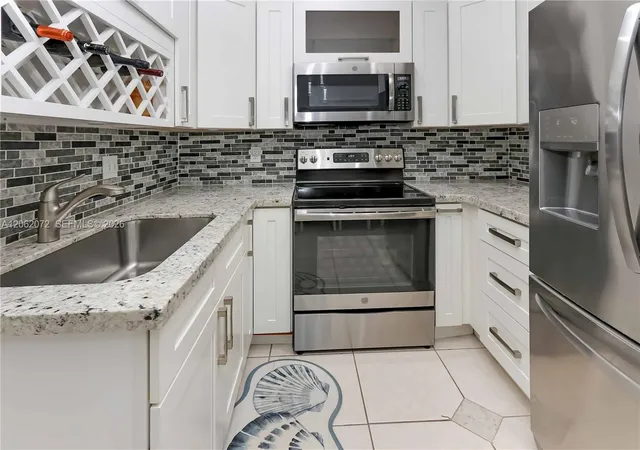 4th image of 1700 Pierce St #703, Hollywood, FL 33020 | MLS# A12062072