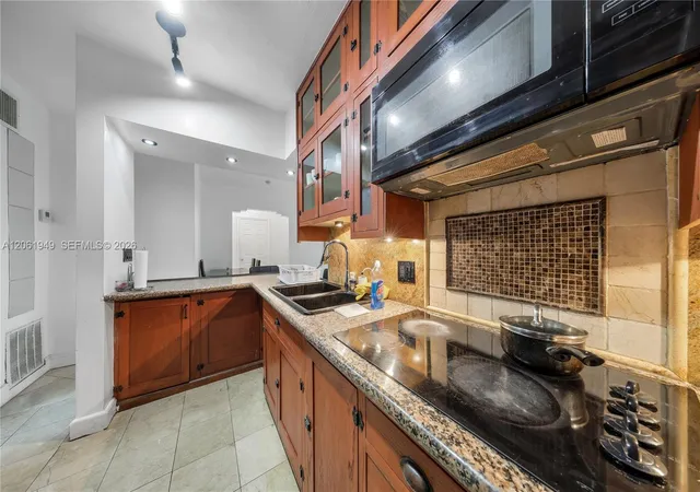 4th image of 1289 Marseille Dr #45, Miami Beach, FL 33141 | MLS# A12061949