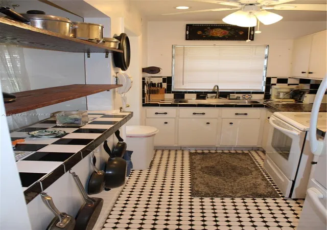 2nd image of 5300 Washington St #H134, Hollywood, FL 33021 | MLS# A12060736