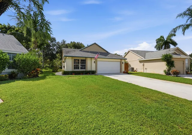 4th image of 19 Misty Meadow Dr, Boynton Beach, FL 33436 | MLS# B26058132