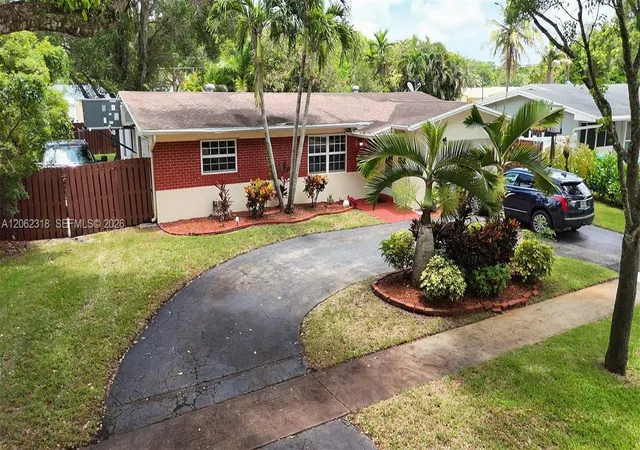 1st image of 5122 Sw 92nd Ter, Cooper City, FL 33328 | MLS# A12062318