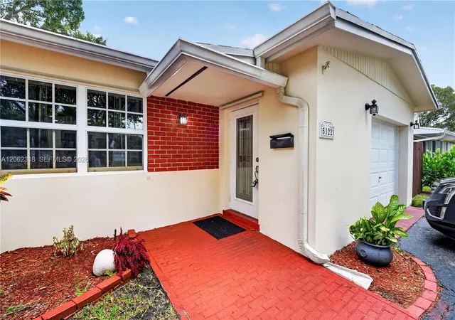 3rd image of 5122 Sw 92Nd Ter, Cooper City, FL 33328 | MLS# A12062318
