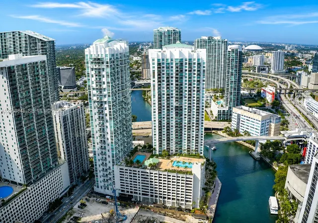 2nd image of 41 Se 5th St #1412, Miami, FL 33131 | MLS# A12060846