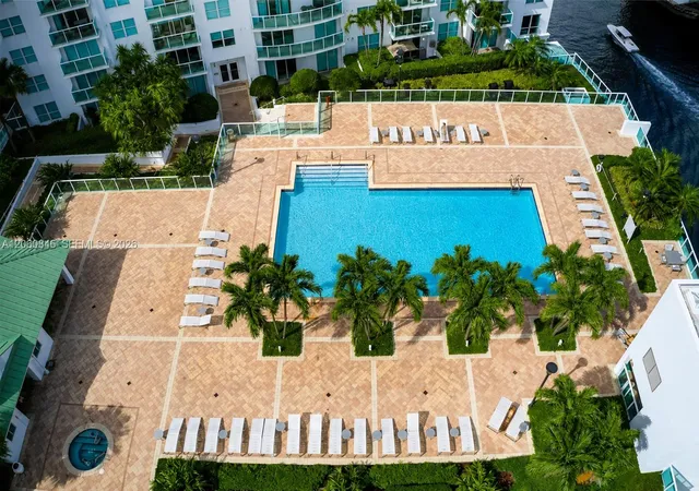 5th image of 41 Se 5Th St #1412, Miami, FL 33131 | MLS# A12060846