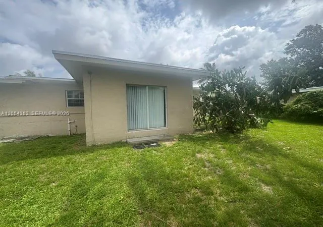 13th image of 374 Ne 171 St, North Miami Beach, FL 33162 | MLS# A12054383