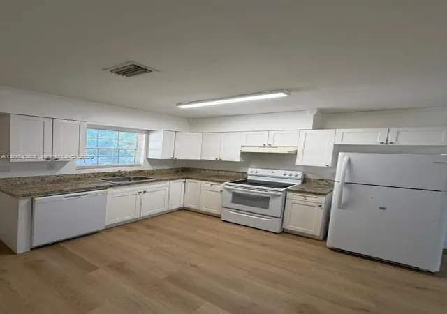3rd image of 374 Ne 171 St, North Miami Beach, FL 33162 | MLS# A12054383
