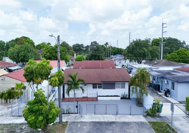 3rd image of 1055 Nw 32Nd Ct, Miami, FL 33125 | MLS# A12061795
