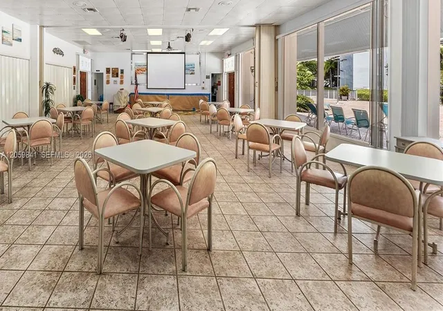 2nd image of 20400 W Country Clb Dr, Aventura, FL 33180