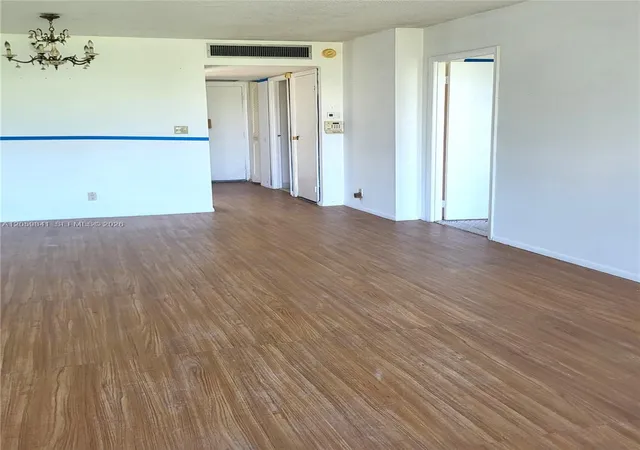 3rd image of 20400 W Country Club Dr #310, Aventura, FL 33180 | MLS# A12059841