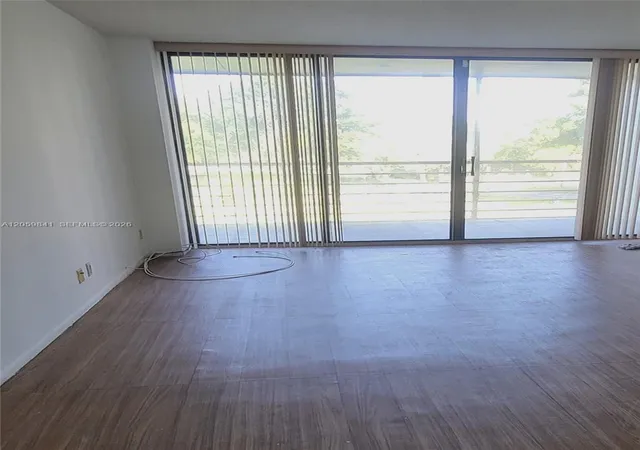 4th image of 20400 W Country Club Dr #310, Aventura, FL 33180 | MLS# A12059841