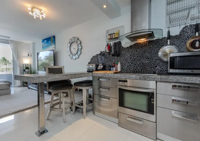 Photo 4 of Condo for sale at 465 Ocean Dr #320, Miami Beach, FL 33139 | MLS# B26058199 | Listing updated on 2026-09-23