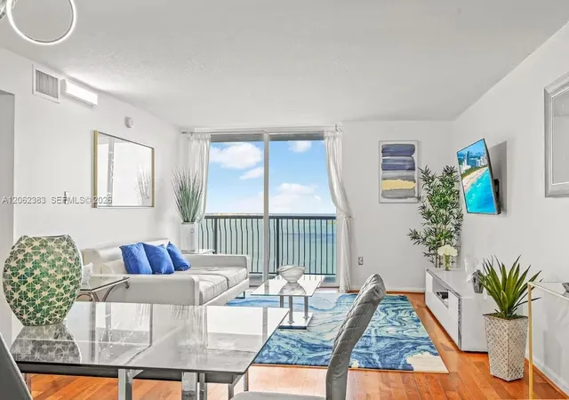 3rd image of 1200 Brickell Bay Dr #2502, Miami, FL 33131 | MLS# A12062383