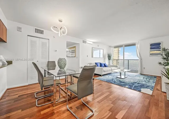 5th image of 1200 Brickell Bay Dr #2502, Miami, FL 33131 | MLS# A12062383