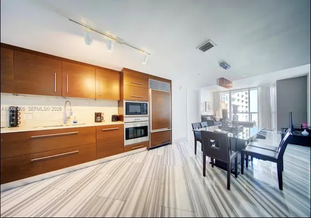 5th image of 485 Brickell Ave #4711, Miami, FL 33131 | MLS# A12062406