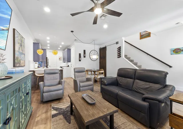 4th image of 1215 N Community Dr, Jupiter, FL 33458 | MLS# B26058228