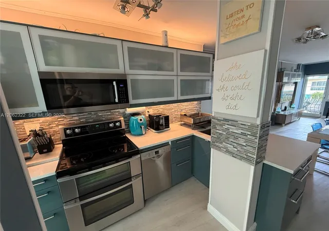 2nd image of 3250 Ne 28th St #212, Fort Lauderdale, FL 33308 | MLS# A12062322