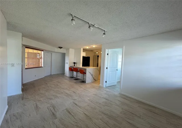 4th image of 8630 Sw 3Rd St #101, Pembroke Pines, FL 33025 | MLS# A12062472