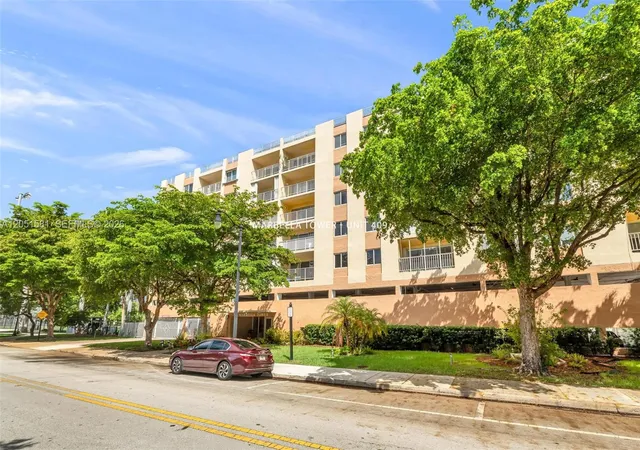 2nd image of 200 178Th Dr, Sunny Isles Beach, FL 33160