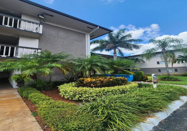 Photo 2 of Condo for sale at 4900 Washington St #307, Hollywood, FL 33021 | MLS# B26058305 | Listing updated on 2026-09-23