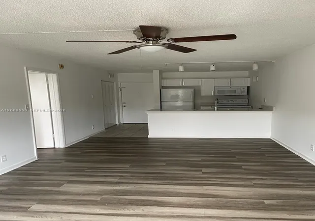 4th image of 2771 Riverside Dr #307A, Coral Springs, FL 33065 | MLS# A12062558